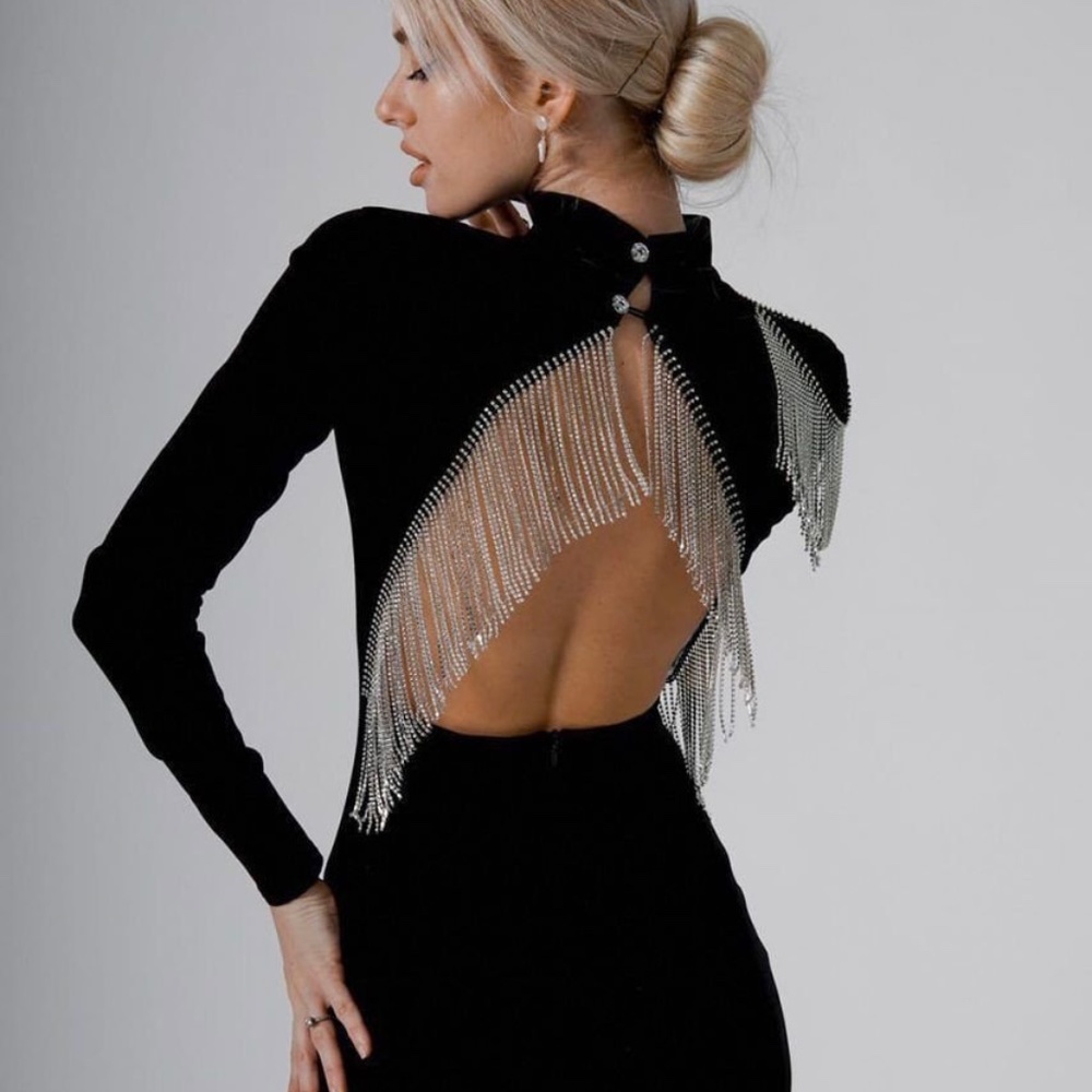 BLACK BACKLESS DRESS DECORATED RHINESTONE FRINGE